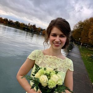 Meet your Posher, Larisa